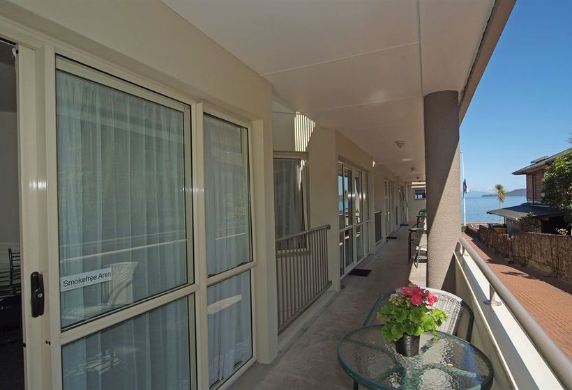 Baycourt Lakefront Motel