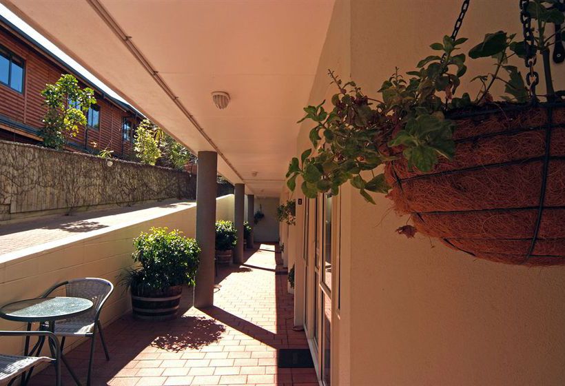 Baycourt Lakefront Motel 12