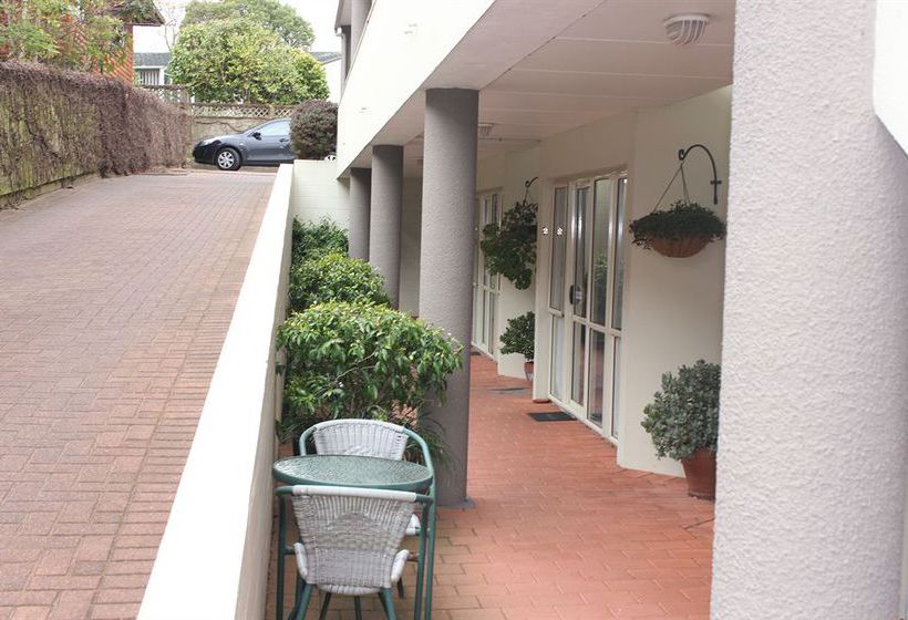 Baycourt Lakefront Motel 13