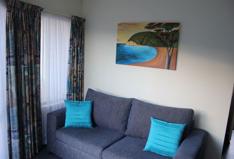 Baycourt Lakefront Motel 15