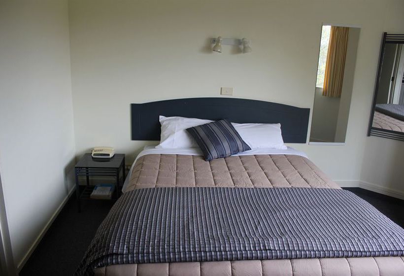 Baycourt Lakefront Motel 16