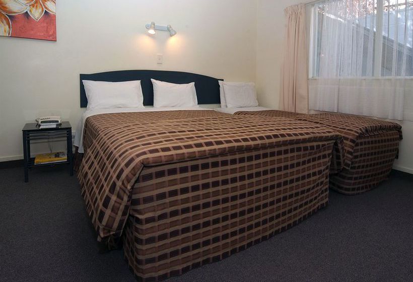 Baycourt Lakefront Motel 6