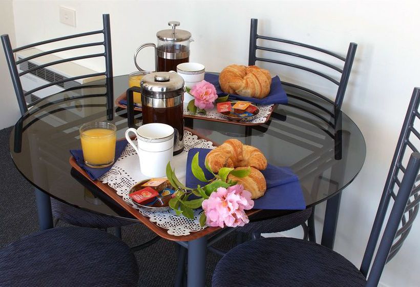 Baycourt Lakefront Motel 8