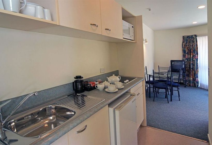 Baycourt Lakefront Motel 9