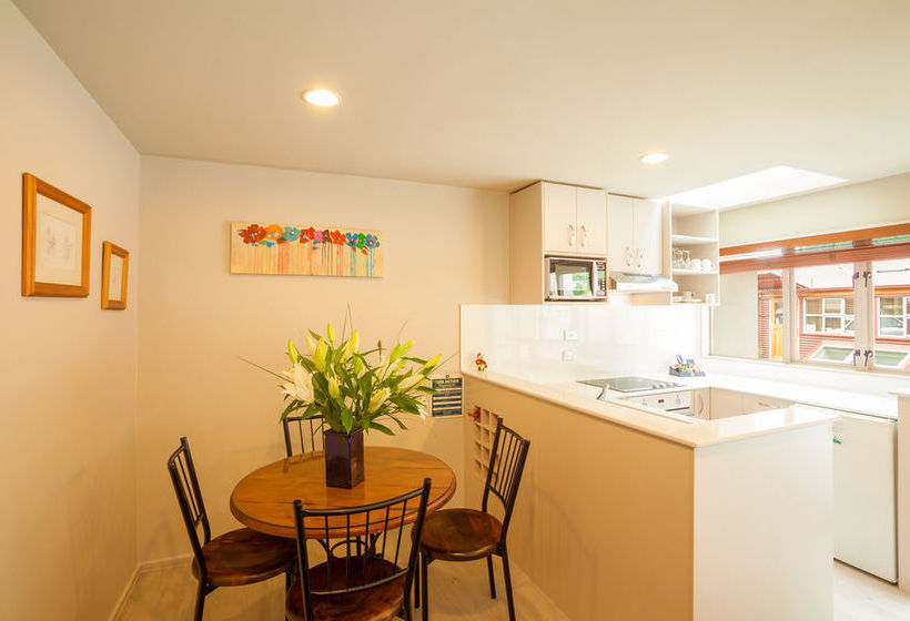 Best Western Cranbury Court Apartments 12