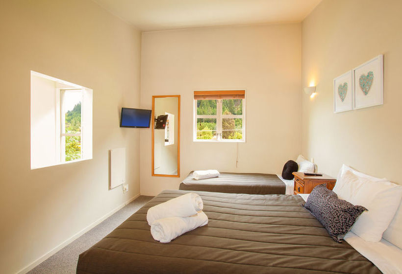 Best Western Cranbury Court Apartments 19