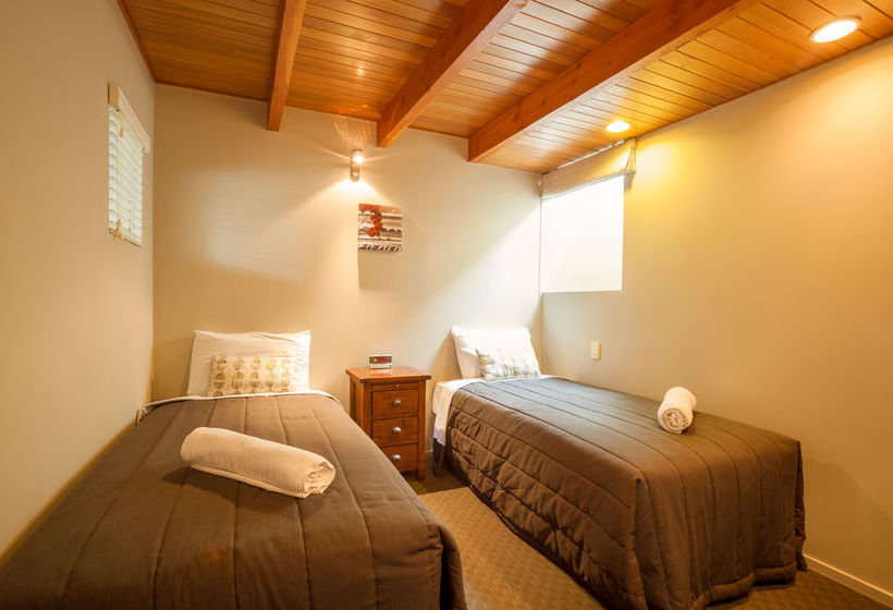 Best Western Cranbury Court Apartments 20