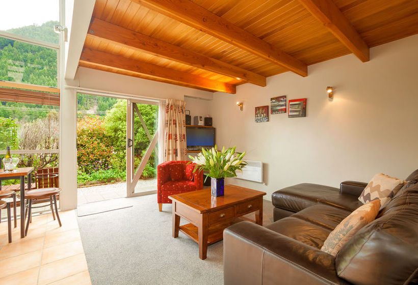 Best Western Cranbury Court Apartments 5