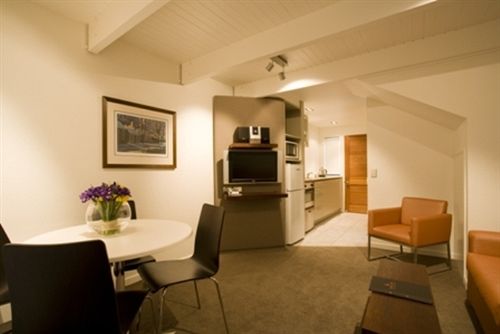 Garden Court Suites & Apartments 9