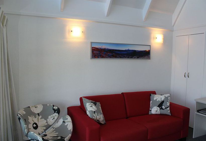 Gables Lakefront Motel 11