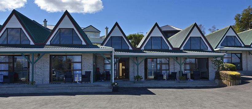 Gables Lakefront Motel 13