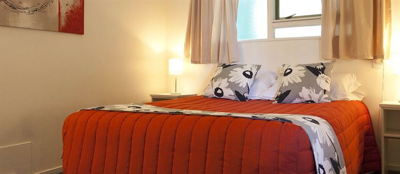 Gables Lakefront Motel 15