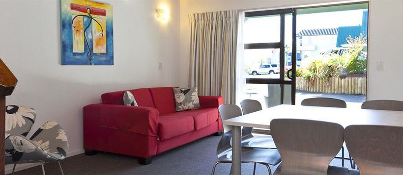 Gables Lakefront Motel 17