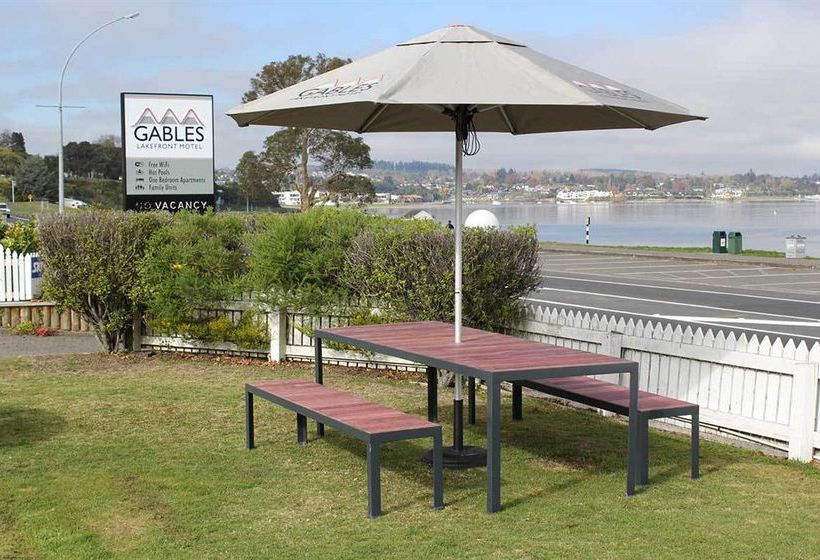 Gables Lakefront Motel 2