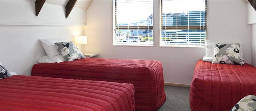 Gables Lakefront Motel 20