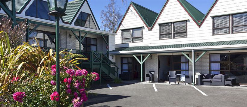 Gables Lakefront Motel 3