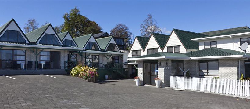 Gables Lakefront Motel 6