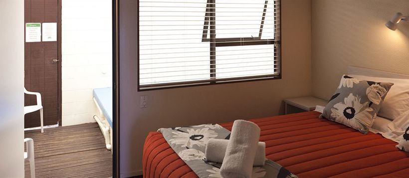 Gables Lakefront Motel 8