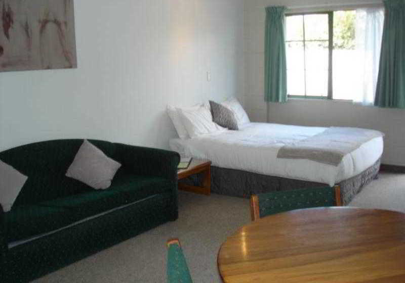 Karaka Tree Motel 5