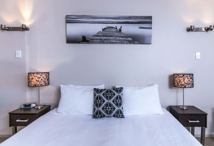 Hotel Twin Peaks Lakeside Inn 13