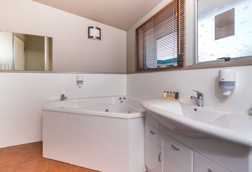 Hotel Twin Peaks Lakeside Inn 14