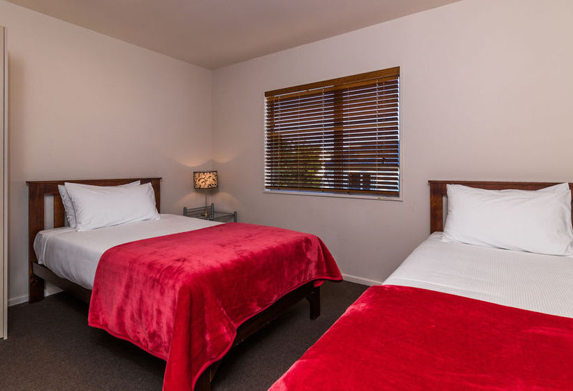 Hotel Twin Peaks Lakeside Inn 18