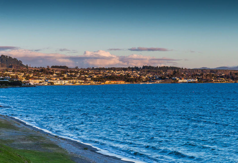 Hotel Twin Peaks Lakeside Inn 2