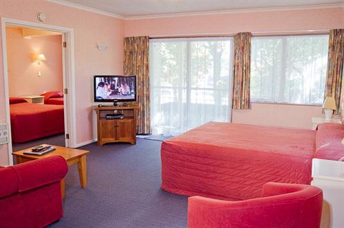 Hotel Parklands Motor Lodge 13