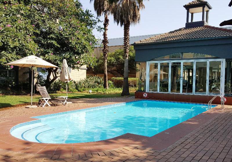 Airport Grand Hotel & Conference Centre 10