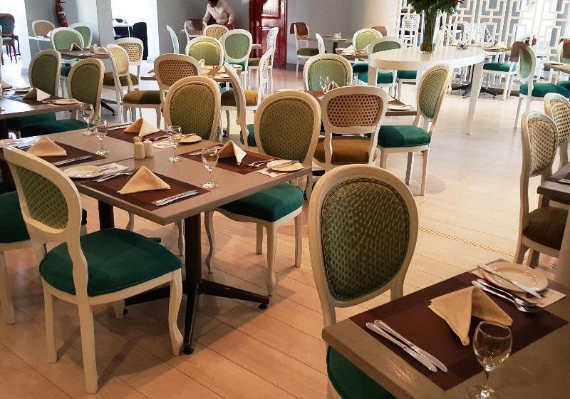 Airport Grand Hotel & Conference Centre 11