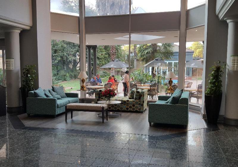 Airport Grand Hotel & Conference Centre 12