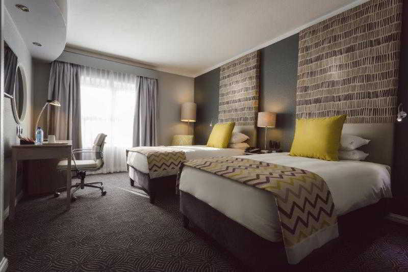 Airport Grand Hotel & Conference Centre 9