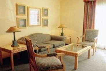 Hotel Airport Inn & Suites 4