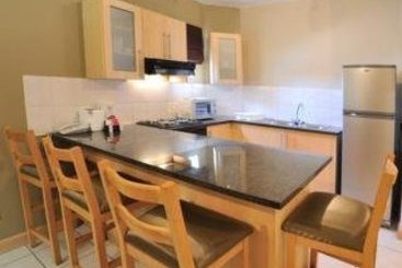 Hotel Airport Inn & Suites 5