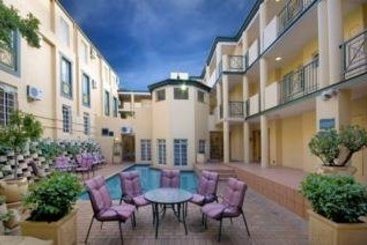 Hotel Airport Inn & Suites 6