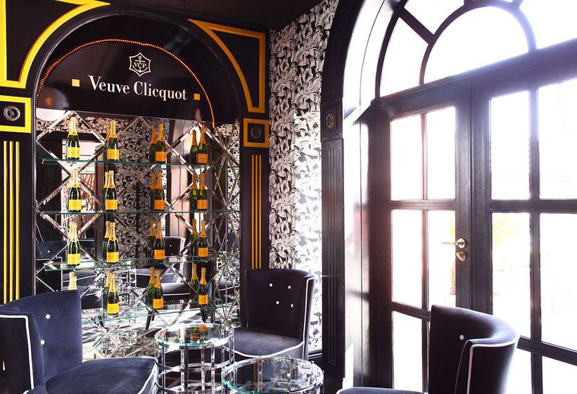 Hôtel 54 on Bath 19