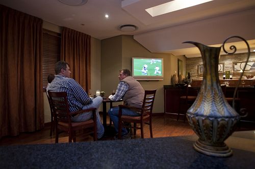 Hotel The Lodge Bellville 10