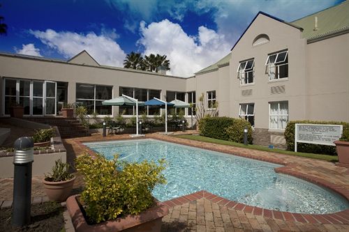 Hotel The Lodge Bellville 16