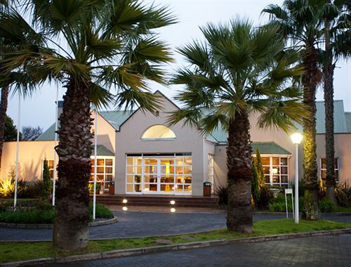 Hotel The Lodge Bellville 18