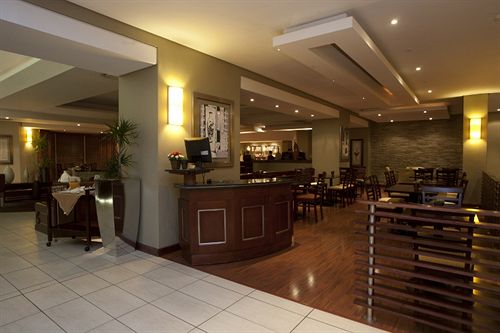 Hotel The Lodge Bellville 2