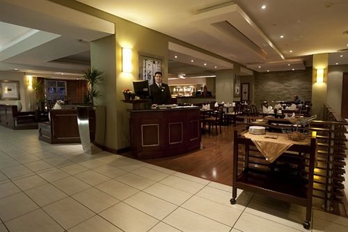 Hotel The Lodge Bellville 4