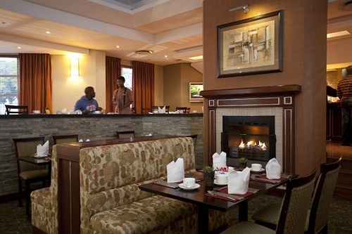 Hotel The Lodge Bellville 6