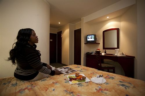 Hotel The Lodge Bellville 8