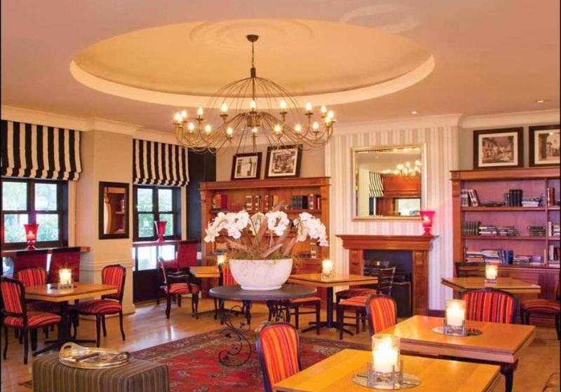 Hollow on the Square Hotel & Suites 12