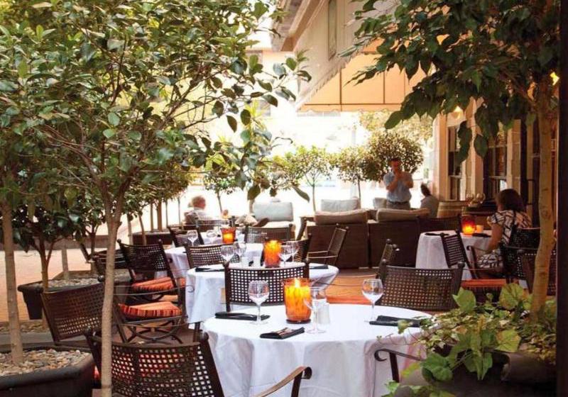 Hollow on the Square Hotel & Suites 13