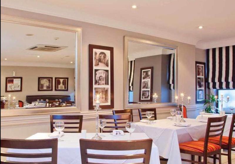 Hollow on the Square Hotel & Suites 14