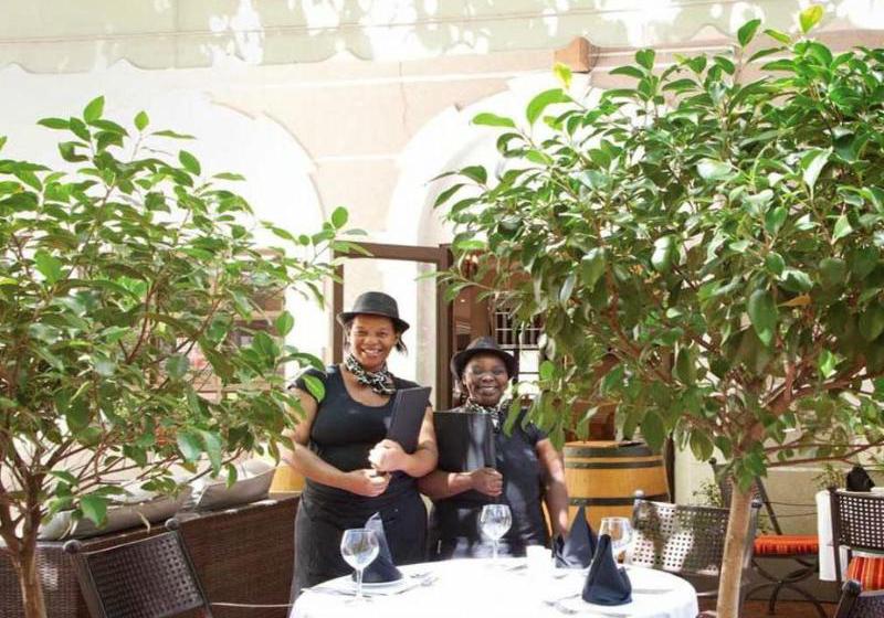 Hollow on the Square Hotel & Suites 16