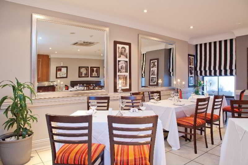 Hollow on the Square Hotel & Suites 4