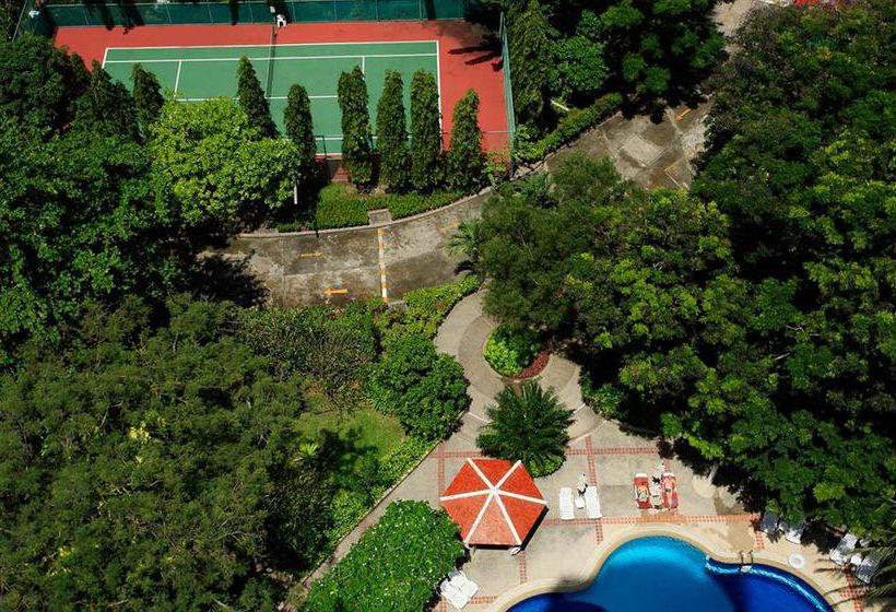 Hotel Waterfront Suites Phuket by Centara 4