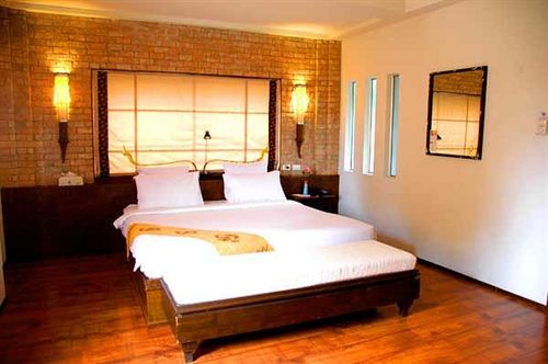 Holiday Garden & Resort 8